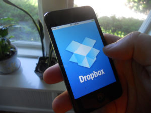 Dropbox scheint auf den ersten Blick die günstigere Alternative